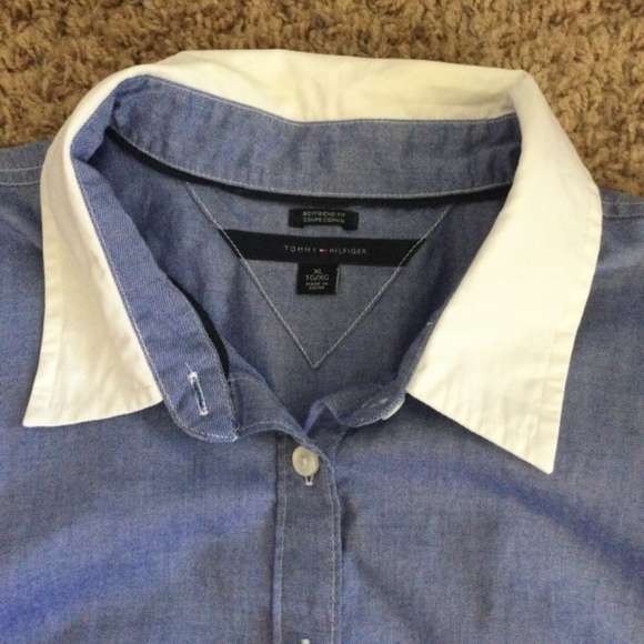 TOMMY HILFIGER Women's Cotton Button-Popover Chambray And White Shirt - Picture 7 of 10